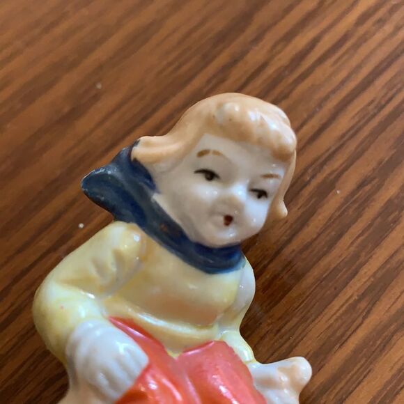 Vtg ceramic boy skiing figurine - Picture 8 of 9
